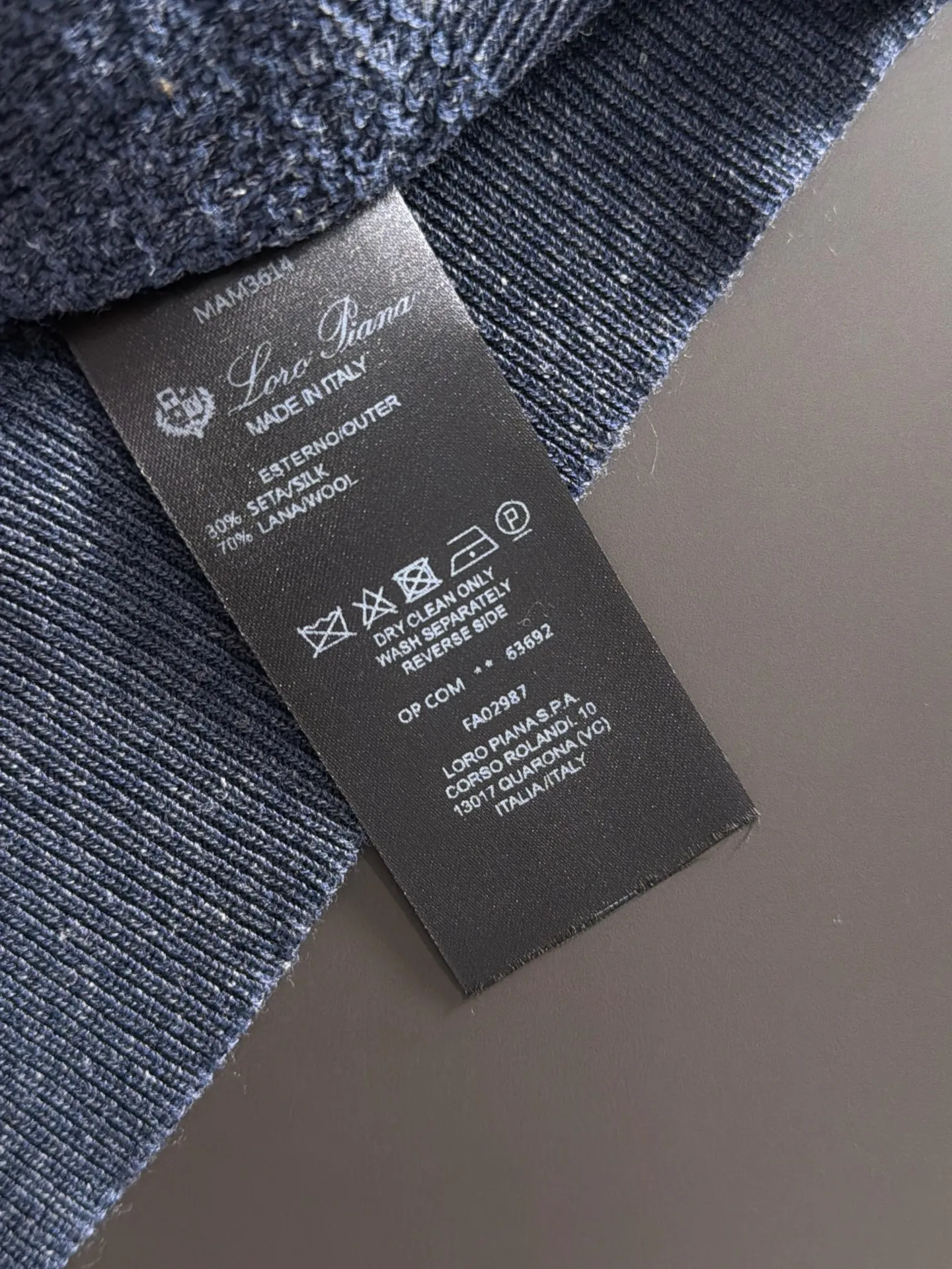 Next day shipment LP high quality Loro Piana 26ss New Arrival men's short-sleeved T-shirt Made of combed cotton yarn knitted cotton fabric, no pressure when entering and exiting the counter Exclusive control of raw materials It feels substantial when weighed, and the upper body is more textured than ordinary T-shirts. This texture can cope with the weather easily and is suitable for both hot and cold! Loose fit design, looks noble. The only correct version is available Size: M to XXXL